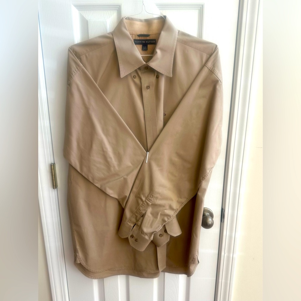 Gently Worn Men’s Tommy Hilfiger Long Sleeve Tan Button-Up Shirt